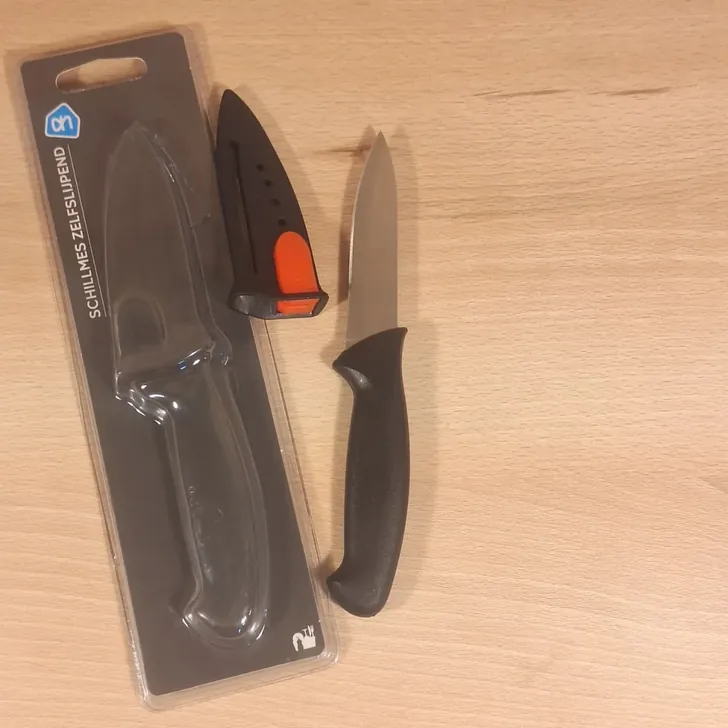 Self Sharpening Knife