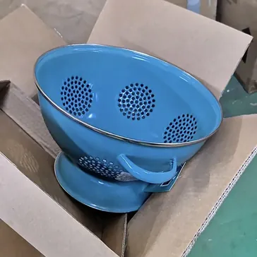 وعاء فاكهة معدني أنيق مع قاعدة ثابتة