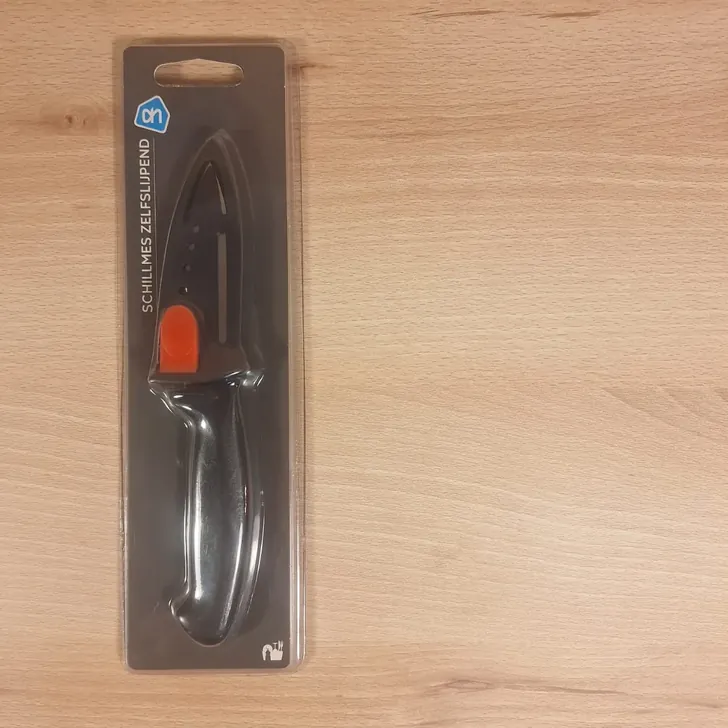 Self Sharpening Knife