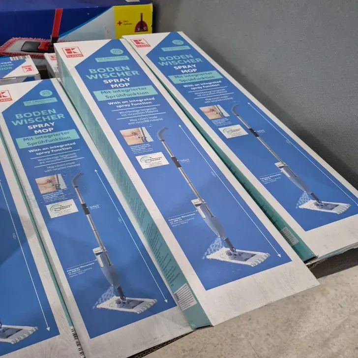 ممسحة أرضيات مع مرشة