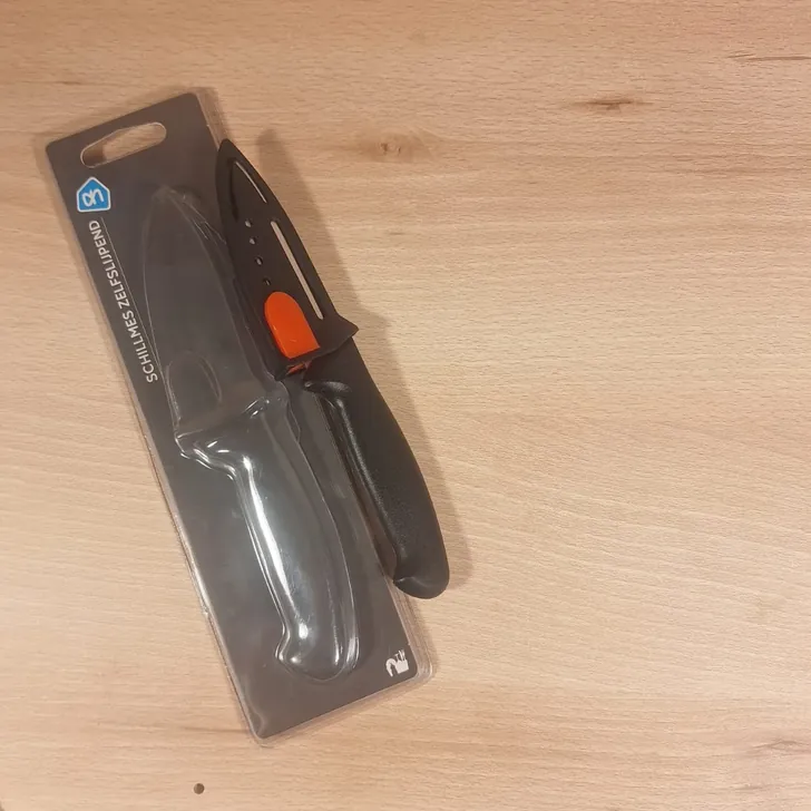 Self Sharpening Knife